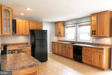 15804 Pointer Ridge Dr, Bowie, MD 20716 - photo 4