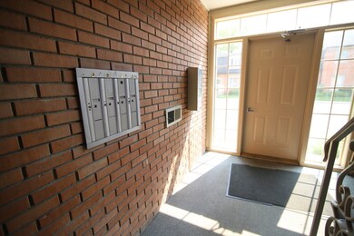 8520 Canterbury Square E, Indianapolis, IN 46260 - photo 3