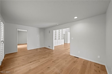 3885 Chestnut Ct unit 1, Chagrin Falls, OH 44022 - photo 7