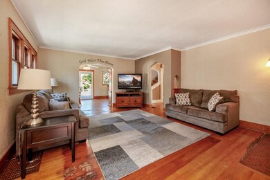 1624 48th St, Des Moines, IA 50310 - photo 5