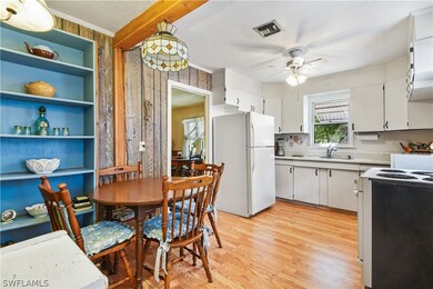 Kitchen w/ Breakfast Nook
