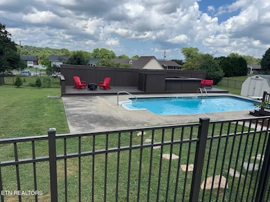 8024 Sharp Rd, Powell, TN 37849 - photo 5