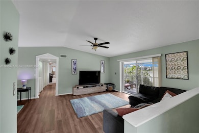 2737 S Oakland Forest Dr unit 204, Oakland Park, FL 33309 - photo 6