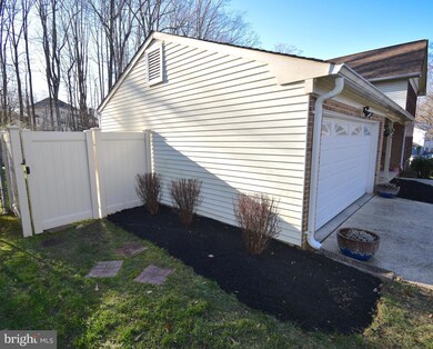 12205 Guinevere Rd, Glenn Dale, MD 20769 - photo 4
