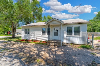 1623 N C St, Wellington, KS 67152 - photo 2