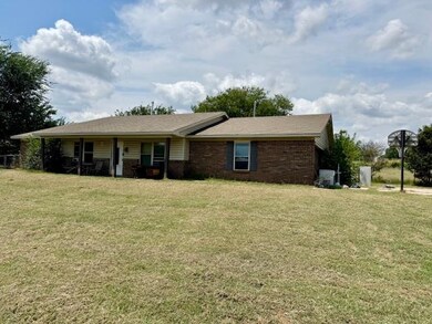 5704 Earl Dr, Shawnee, OK 74804 - photo 3