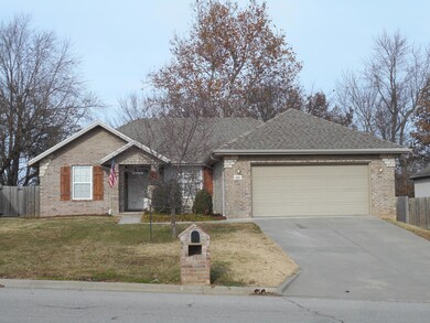111 W Twin Oak Dr, Nixa, MO 65714 - photo 2