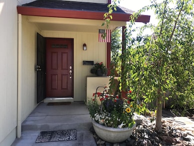 719 Newtown St, Medford, OR 97501 - photo 2