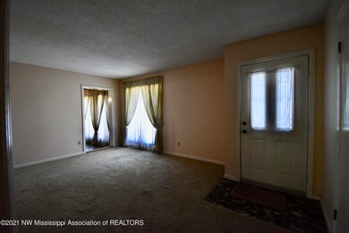 Entry/Living Room