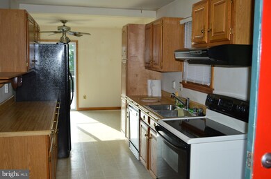 2302 Lodge Forest Dr, Sparrows Point, MD 21219 - photo 5