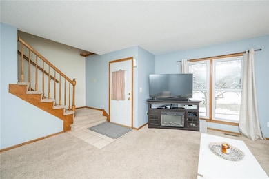 2527 SE 17th St, Des Moines, IA 50320 - photo 4