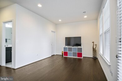 42246 Lancaster Woods Square, Chantilly, VA 20152 - photo 4