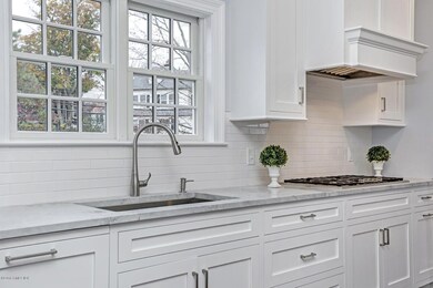 2 Nassau Pl Cos Cob CT 06807-large-015-2
