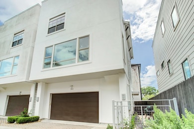 Free standing Contemporary home with 3 bedrooms/3