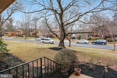 2519 Oakenshield Dr, Potomac, MD 20854 - photo 4