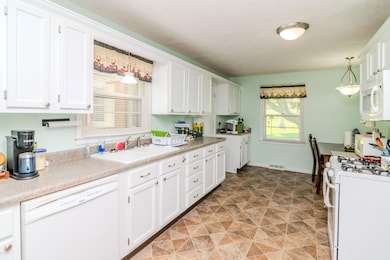 1541 E College Ave, Stanton, KY 40380 - photo 2