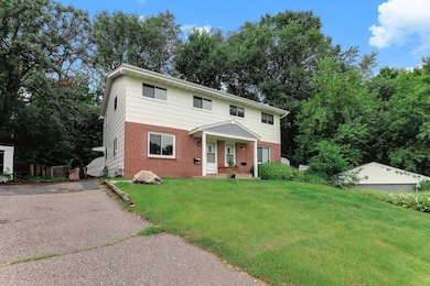 502 Shadyside Cir, Hopkins, MN 55343 - photo 4