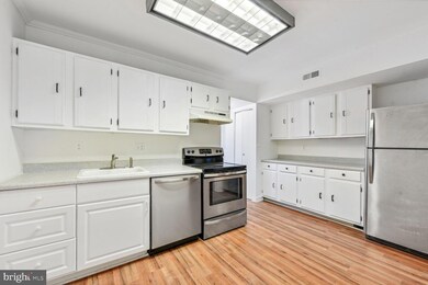 9715 Kings Crown Ct unit 2, Fairfax, VA 22031 - photo 5