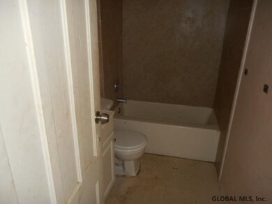 16 Moyston St, Schenectady, NY 12307 - photo 5