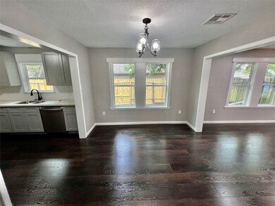 1320 Melbourne St, Houston, TX 77022 - photo 5