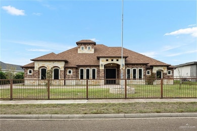 View of front facade featuring a front lawn