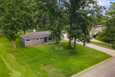 1811 Madison St, Cedar Falls, IA 50613 - photo 3