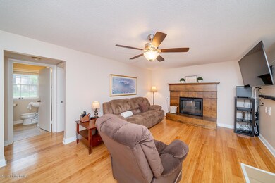 9322 Cloverwood Ln, Louisville, KY 40291 - photo 3