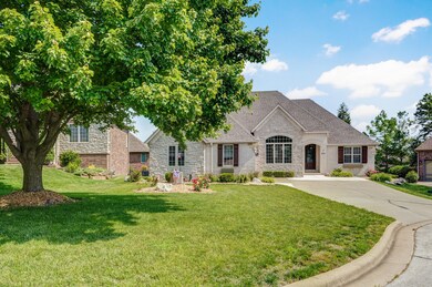 821 E Donegal Cir-55