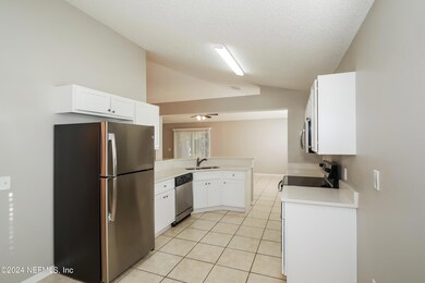 9135 Shindler Crossing Dr, Jacksonville, FL 32222 - photo 5