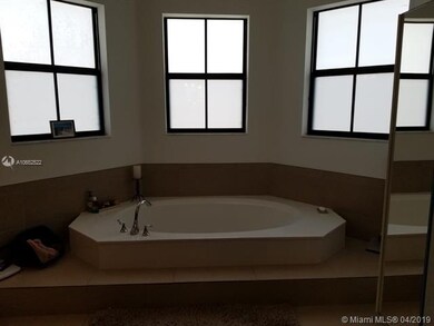 10565 NW 69th Terrace, Doral, FL 33178 - photo 5