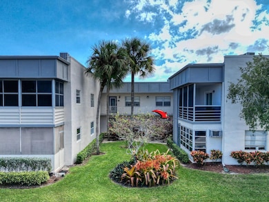 548 Normandy L unit 5480, Delray Beach, FL 33484 - photo 4