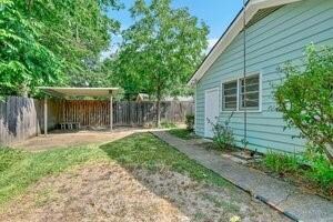 413 W Dexter St, Sherman, TX 75092 - photo 5