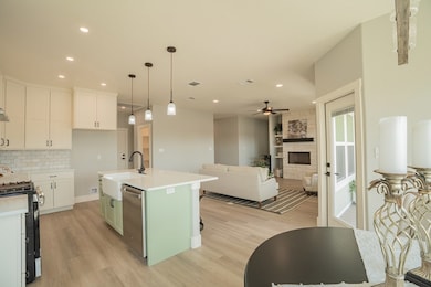 1811 N Chateau Ln, Kerrville, TX 78028 - photo 7