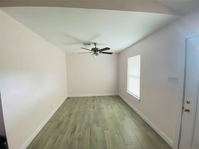 10907 Keese Dr, Houston, TX 77089 - photo 4