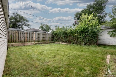 425 Blackhawk Ave, Carpentersville, IL 60110 - photo 6