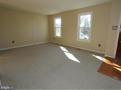 8121 Arrowhead Ct, Frederick, MD 21702 - photo 3