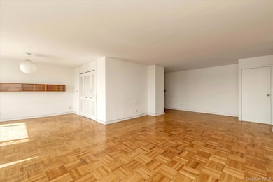 The Cryder House unit 11L, Whitestone, NY 11357 - photo 6