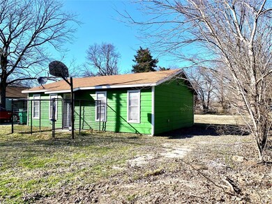 1009 Murphy St, Gainesville, TX 76240 - photo 2