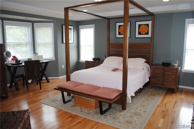 LARGE MASTER BEDROOM WITH WALK-IN CLOSET, DELUXE M