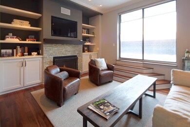 8 E Broad St 502 3