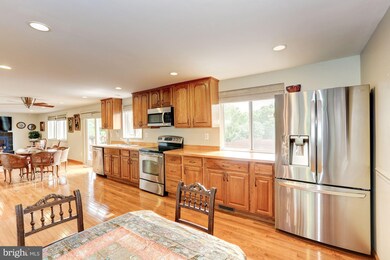 20429 Watkins Meadow Dr, Germantown, MD 20876 - photo 7