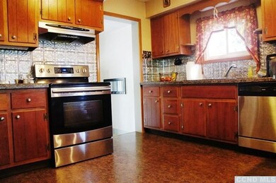 31 Seaman Ave, Castleton On Hudson, NY 12033 - photo 2