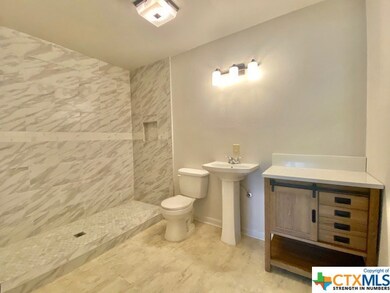 1026 N San Marcos St, Seguin, TX 78155 - photo 4