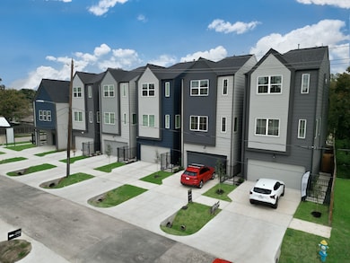 4332 Arlington St, Houston, TX 77022 - photo 4