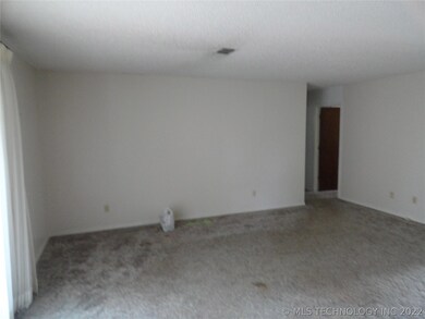 426 E Loy St, Chouteau, OK 74337 - photo 4