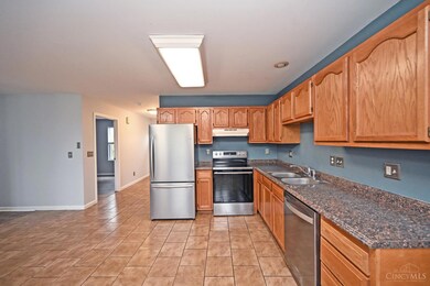 6241 Skyline Dr, West Chester, OH 45069 - photo 7