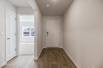 1 Aria Similar to- foyer