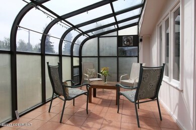 South Facing Sunroom..!