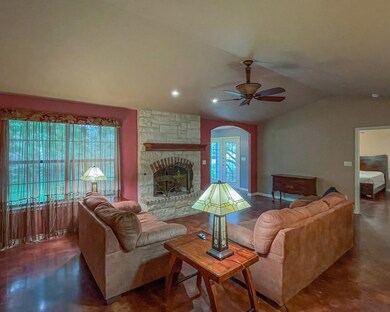 619 Paintbrush Hollow St, Fredericksburg, TX 78624 - photo 3