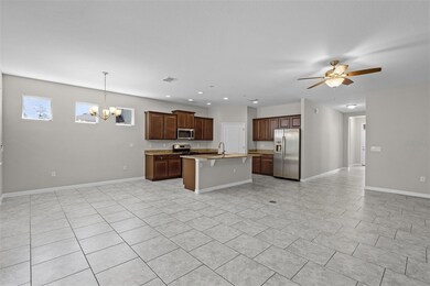 KITCHEN LIVING/DINING COMBO